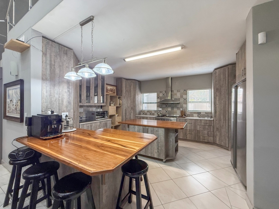 7 Bedroom Property for Sale in Melodie North West